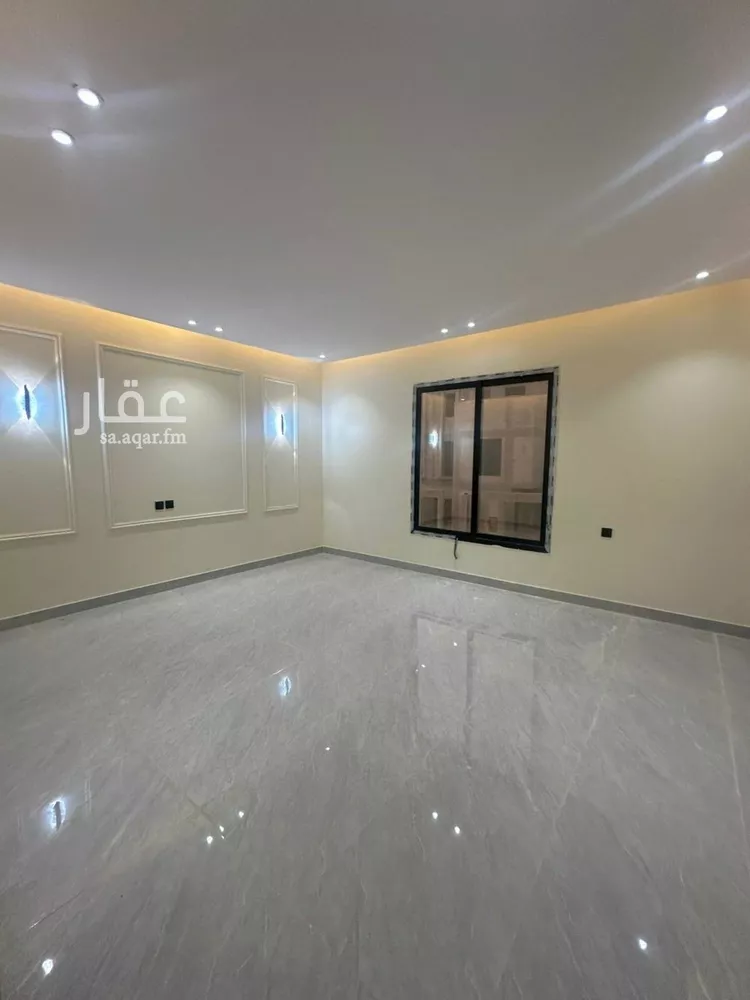 Floor for Sale in Riyadh Okaz 8