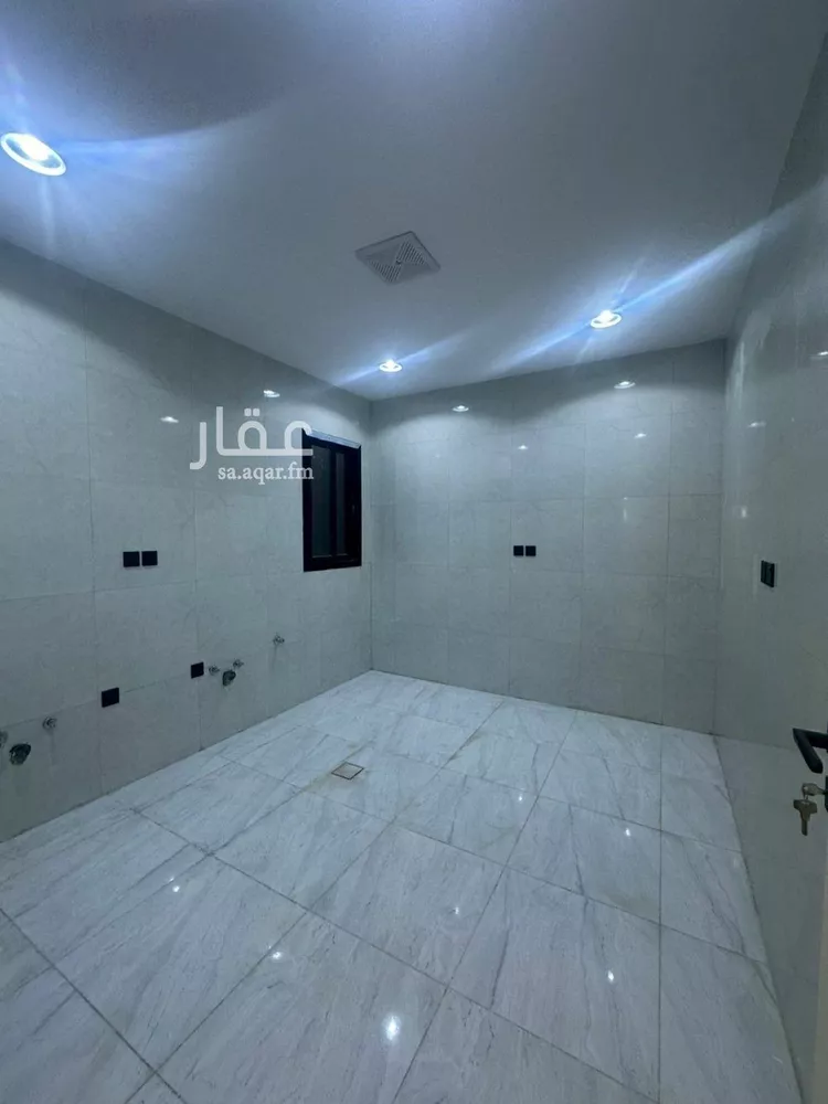 Floor for Sale in Riyadh Okaz 12