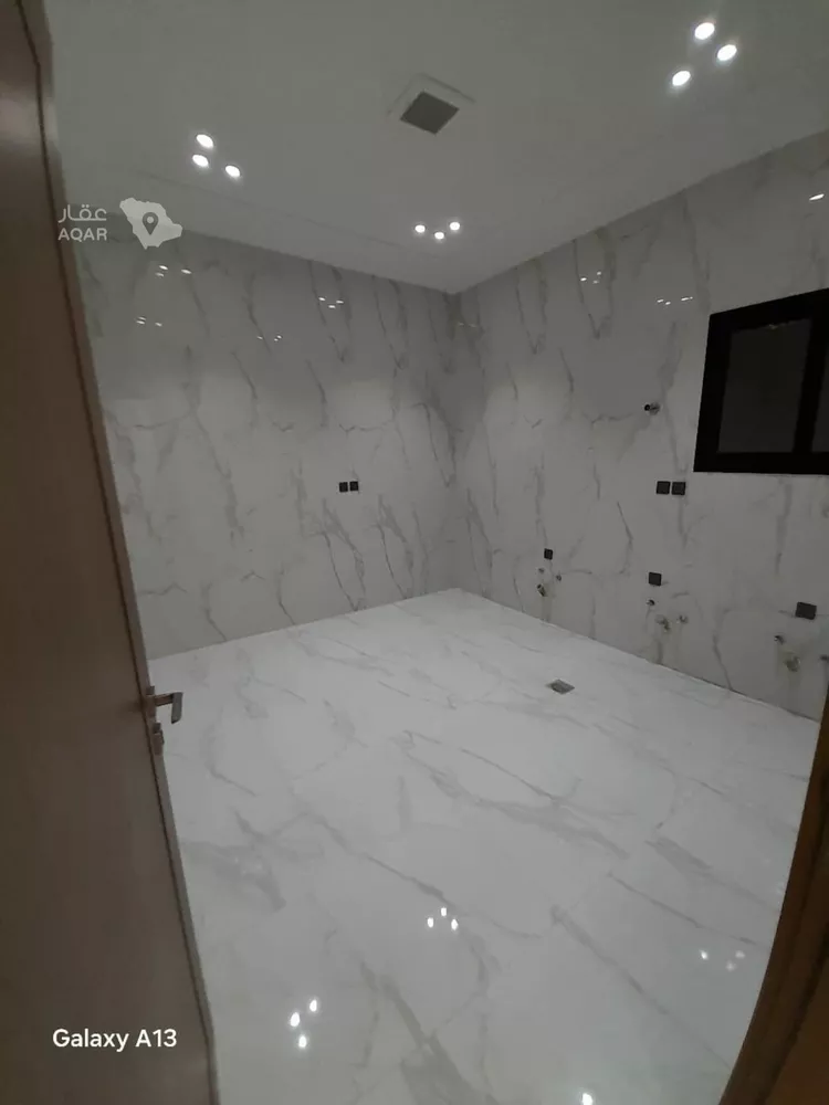 Floor for Sale in Riyadh Dirab 8