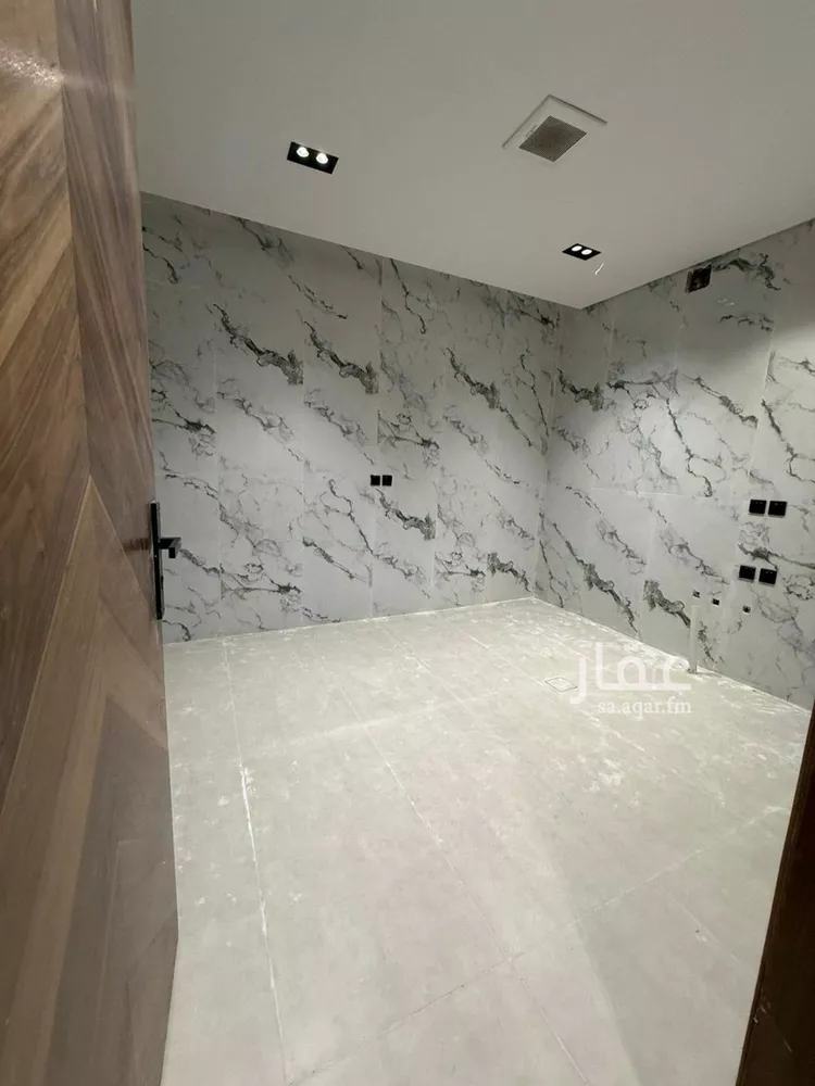 فيلا للبيع في شارع حسين الأبريقي, حي عكاظ, مدينة الرياض, منطقة الرياض صورة 2