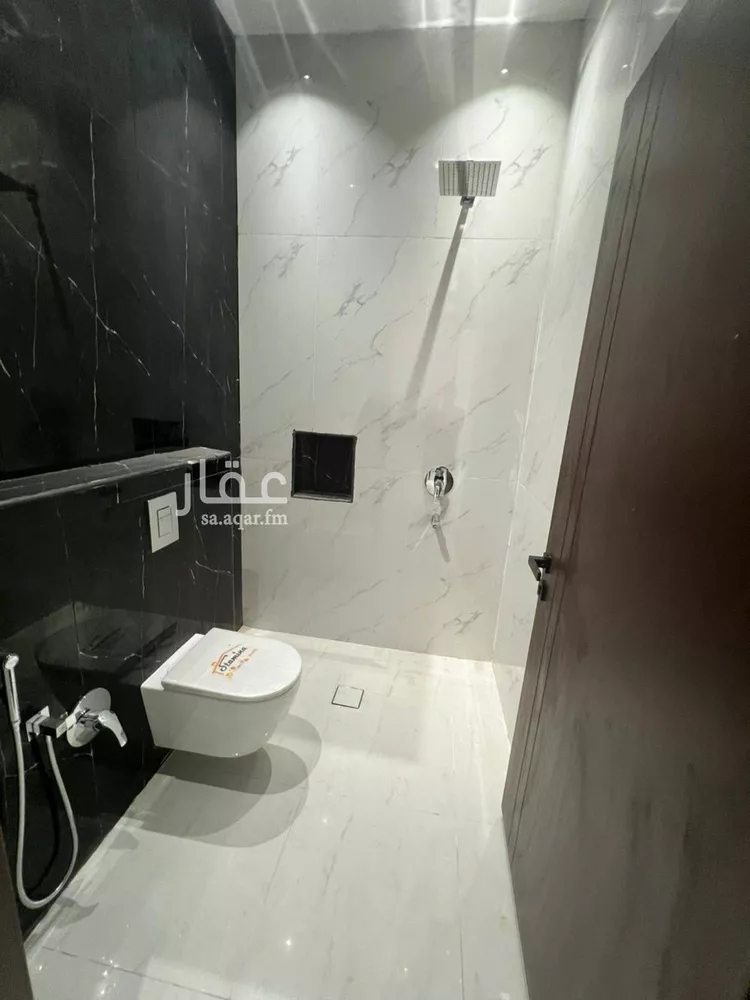 Floor for Sale in Riyadh Al Janadriyah 13