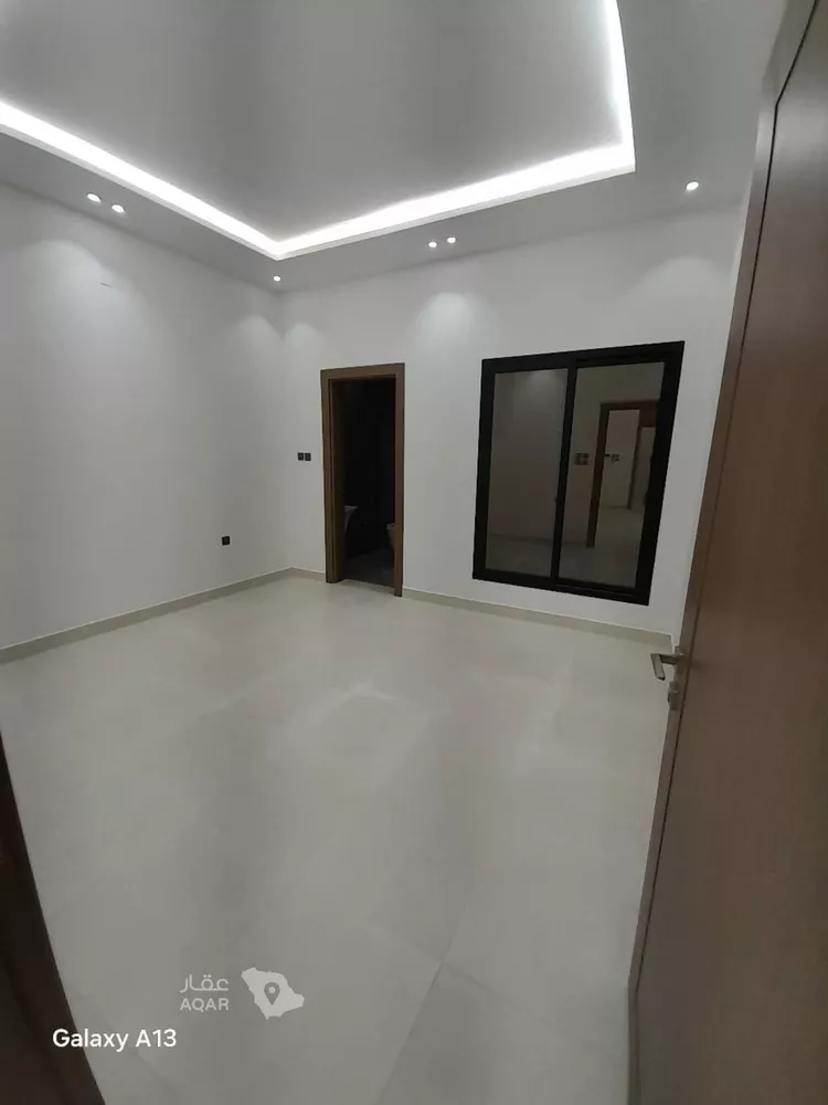Floor for Sale in Riyadh Dirab 5