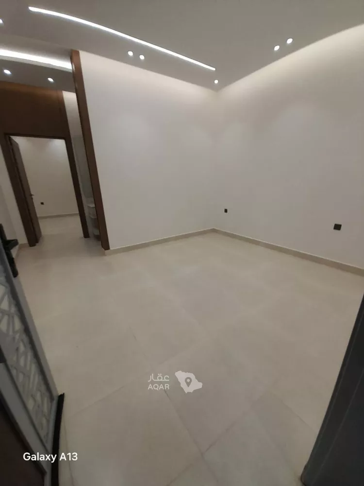 Floor for Sale in Riyadh Dirab 10