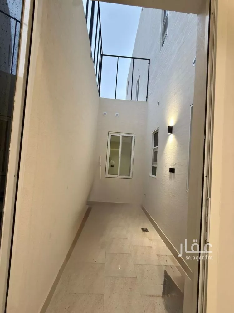 Floor for Sale in Riyadh Ar Rimal 14