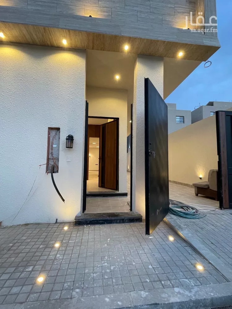 فيلا للبيع في شارع علي بن هبة الله, حي المهدية, مدينة الرياض, منطقة الرياض صورة 2