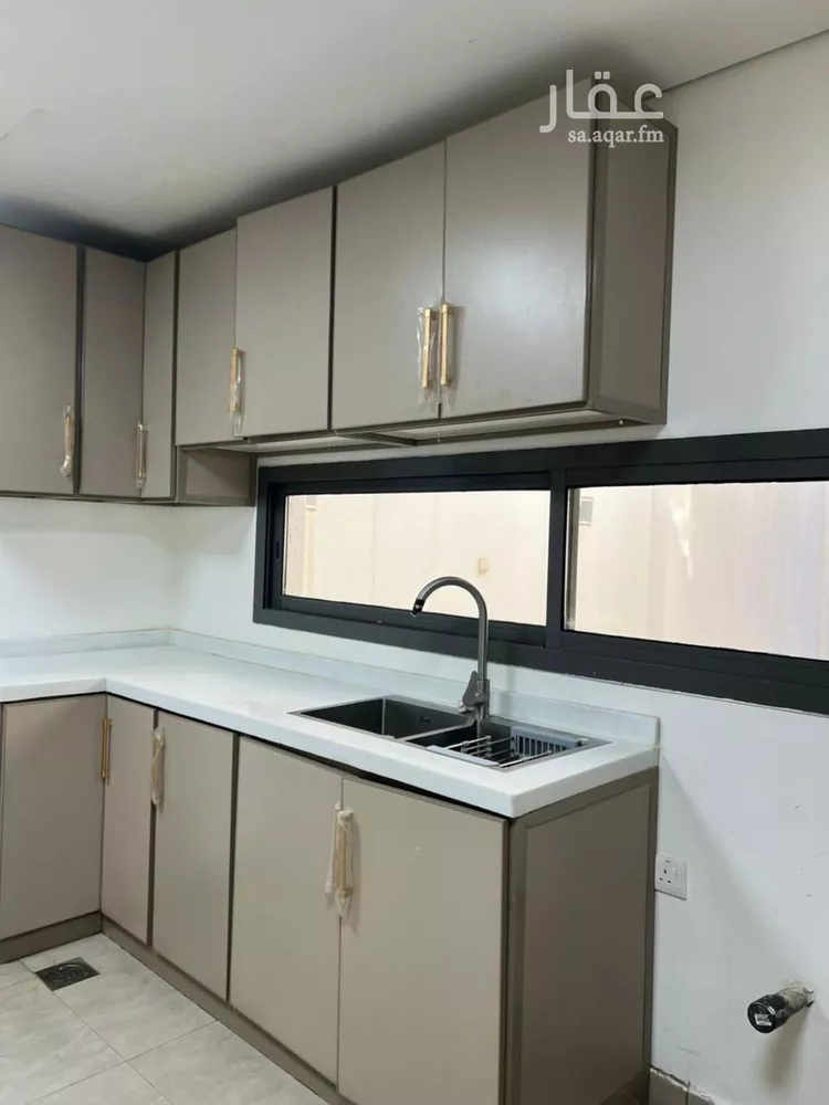 فيلا للبيع في شارع تقي الدين بن مؤمن, حي مطار الملك خالد الدولي, مدينة الرياض, منطقة الرياض صورة 5