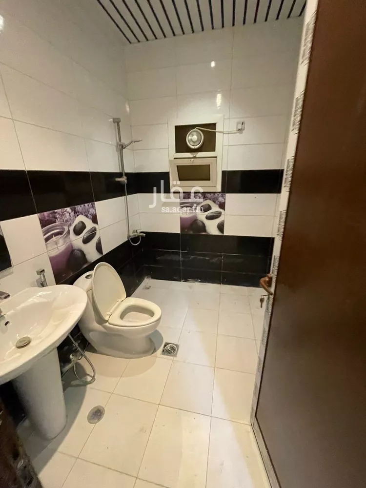 دور للإيجار في شارع زبن بن عمير, حي إشبيلية, مدينة الرياض, منطقة الرياض صورة 3