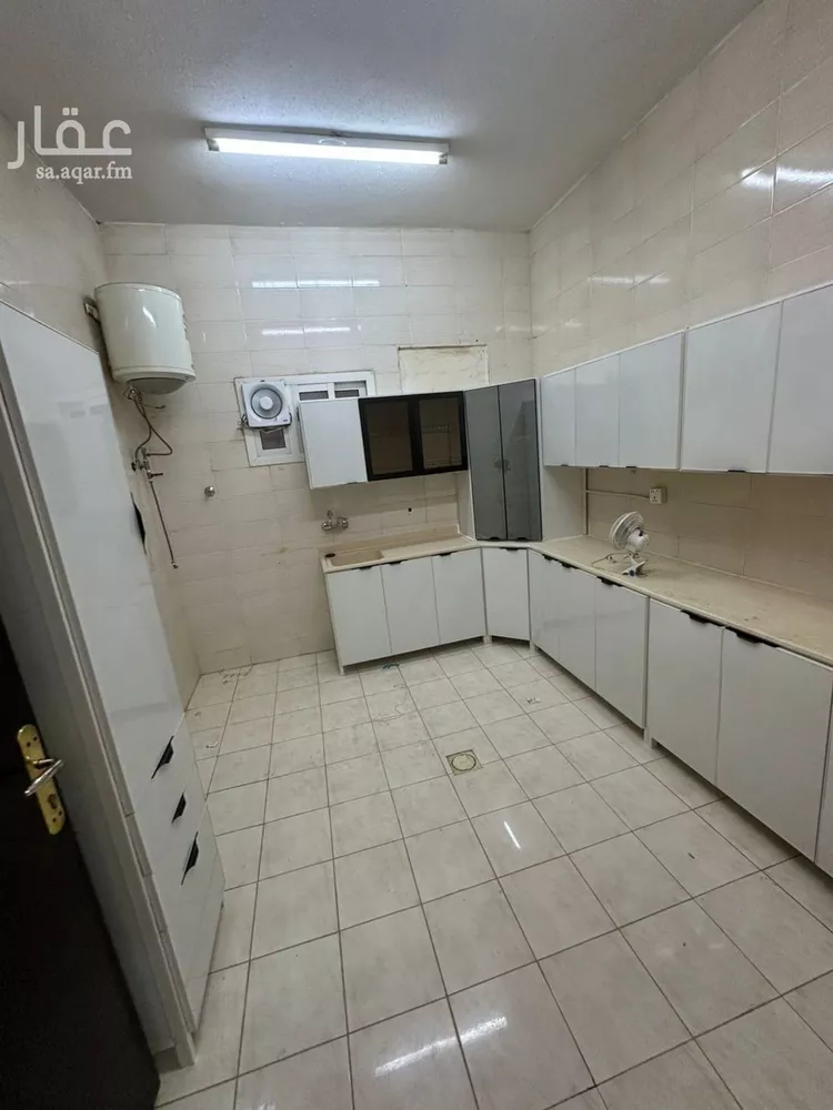 شقة للإيجار في شارع أحمد بن قاسم, حي إشبيلية, مدينة الرياض, منطقة الرياض صورة 3