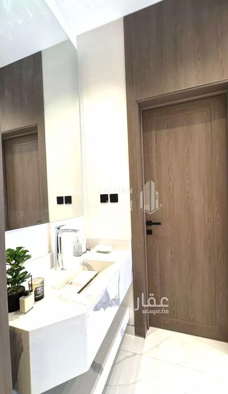 دور للبيع في شارع أحمد بن محمد البغدادي, حي عكاظ, مدينة الرياض, منطقة الرياض صورة 2