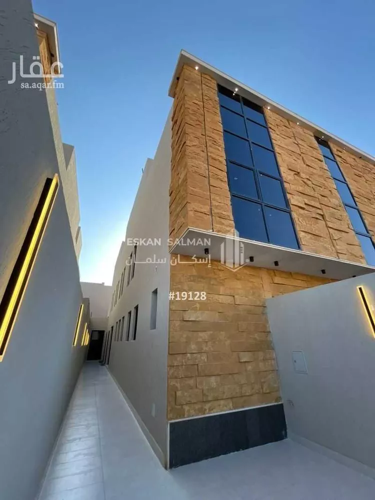 فيلا للبيع في شارع عيسى بن علي الكحال, حي عكاظ, مدينة الرياض, منطقة الرياض صورة 2