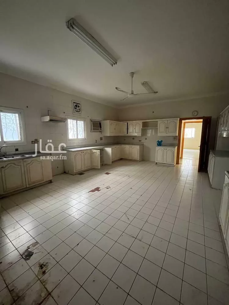 فيلا للبيع في شارع الحسن البدري ، حي العزيزية ، جدة ، جدة صورة 5