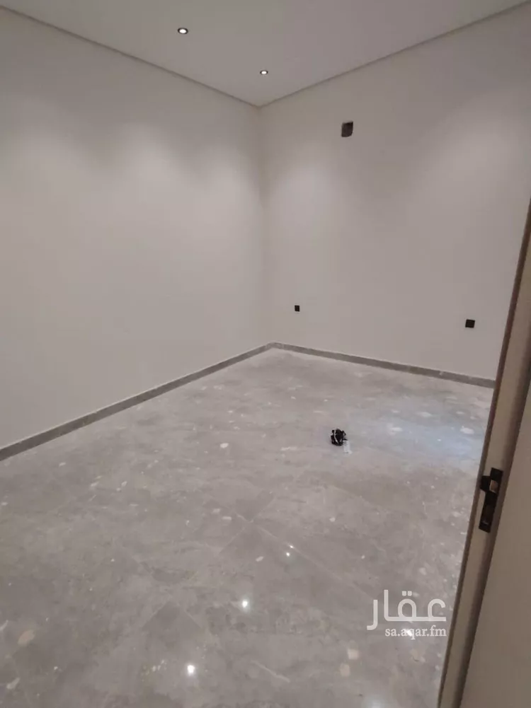 دور للبيع في شارع الطرفة, حي إشبيلية, مدينة الرياض, منطقة الرياض صورة 2