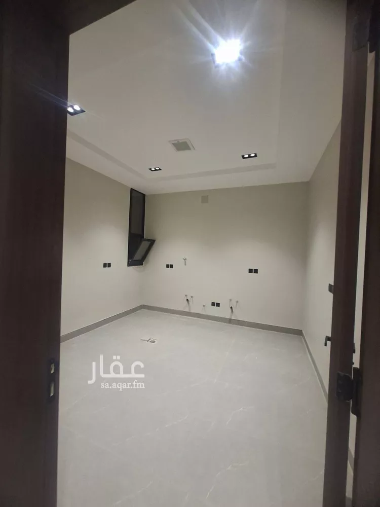 دور للبيع في شارع العينين, حي إشبيلية, مدينة الرياض, منطقة الرياض صورة 2