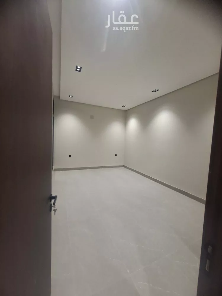 دور للبيع في شارع العينين, حي إشبيلية, مدينة الرياض, منطقة الرياض صورة 5