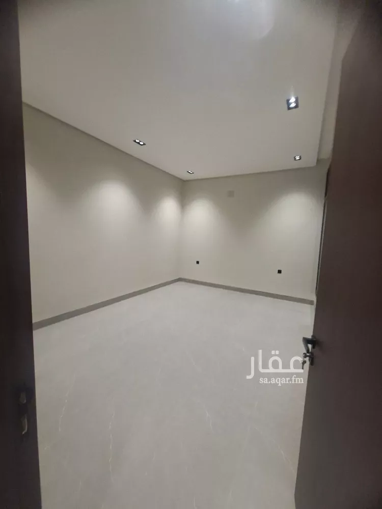 دور للبيع في شارع العينين, حي إشبيلية, مدينة الرياض, منطقة الرياض صورة 4