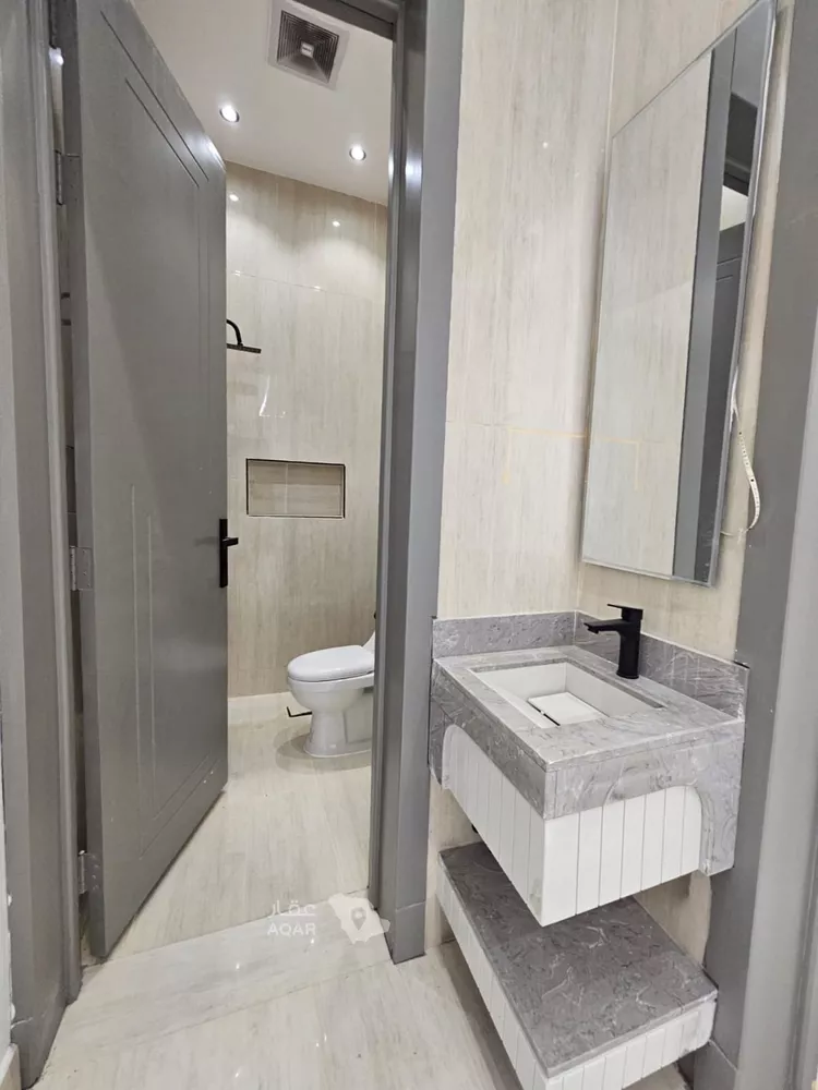 Floor for Sale in Riyadh Okaz 4