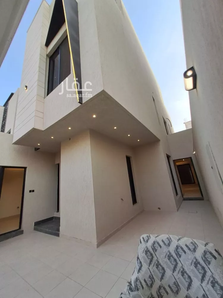 فيلا للبيع في شارع زين الدار المصري, حي العريجاء الغربي, مدينة الرياض, منطقة الرياض صورة 2