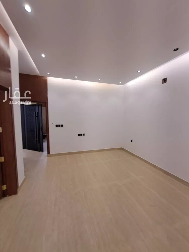 دور للبيع في شارع أحمد بن مظاهر, حي العوالي, مدينة الرياض, منطقة الرياض 21