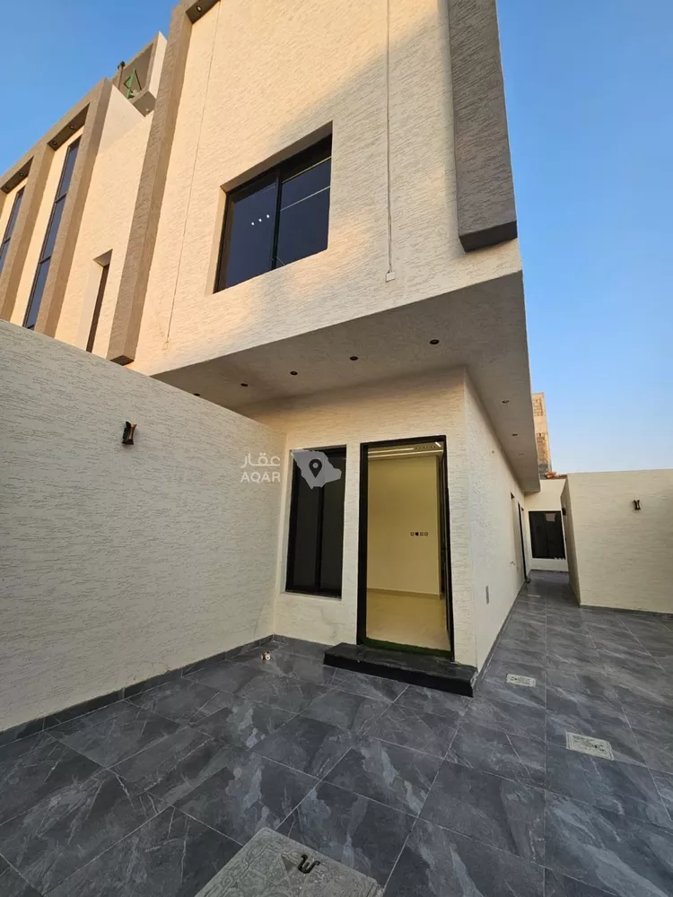 Floor for Sale in Riyadh Okaz 3