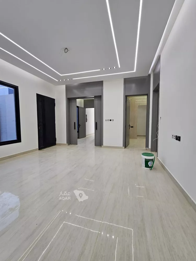 Floor for Sale in Riyadh Okaz 7