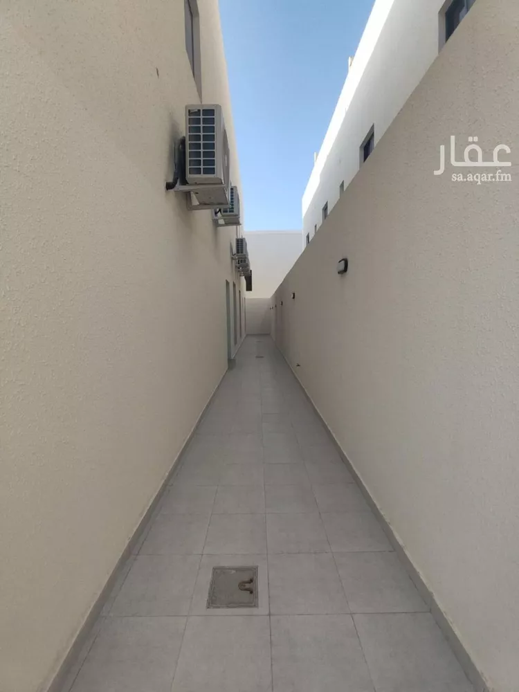 دور للبيع في شارع محمد بن صاف, حي عكاظ, مدينة الرياض, منطقة الرياض صورة 4