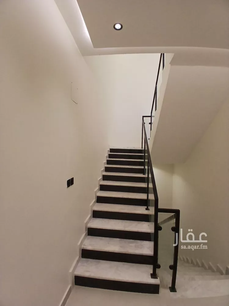 Villa for Sale in Riyadh Badr 8