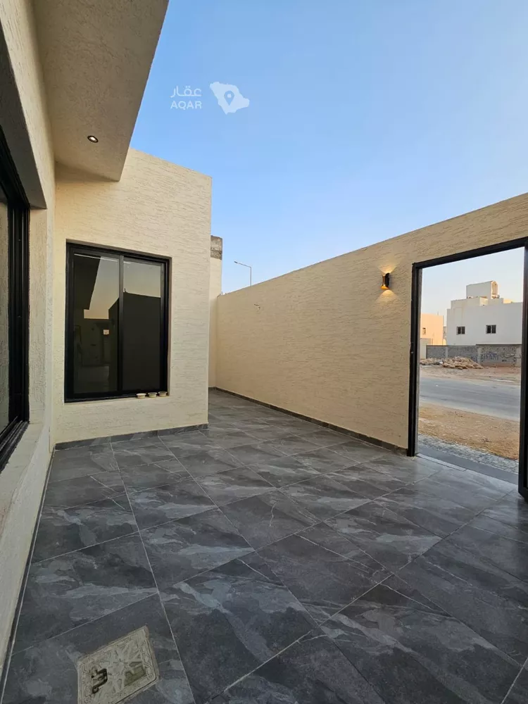 Floor for Sale in Riyadh Okaz 13