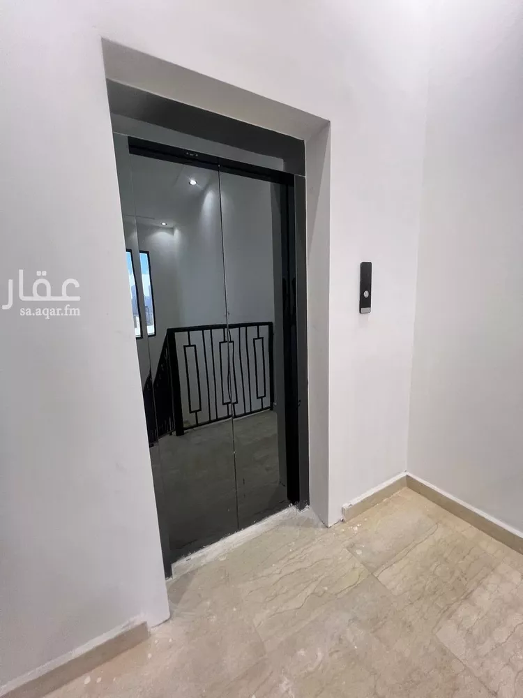 دور للبيع في شارع محمد بن صاف, حي عكاظ, مدينة الرياض, منطقة الرياض صورة 3