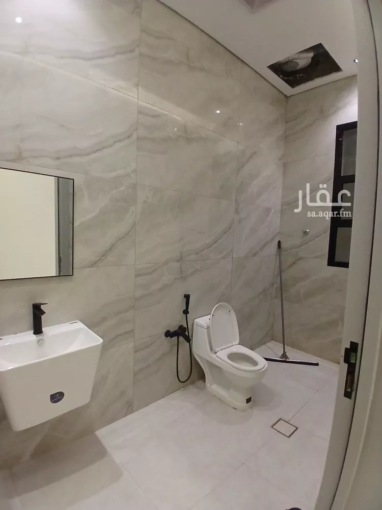 فيلا للبيع في شارع علي بن الحسن الخزرجي, حي عكاظ, مدينة الرياض, منطقة الرياض 11