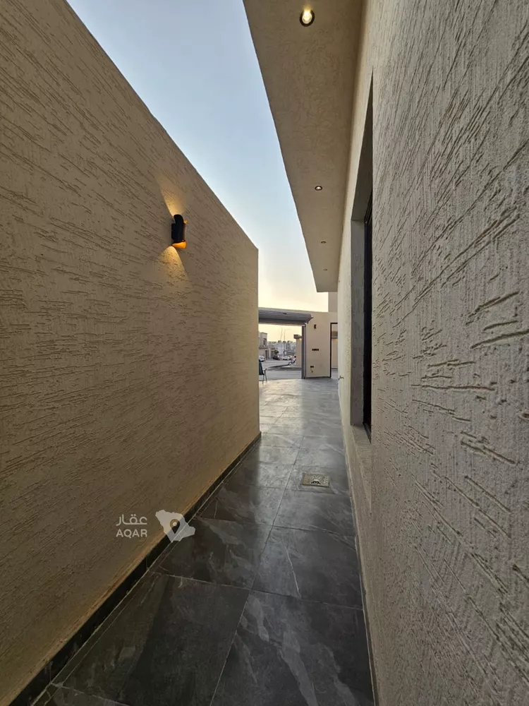 Floor for Sale in Riyadh Okaz 9