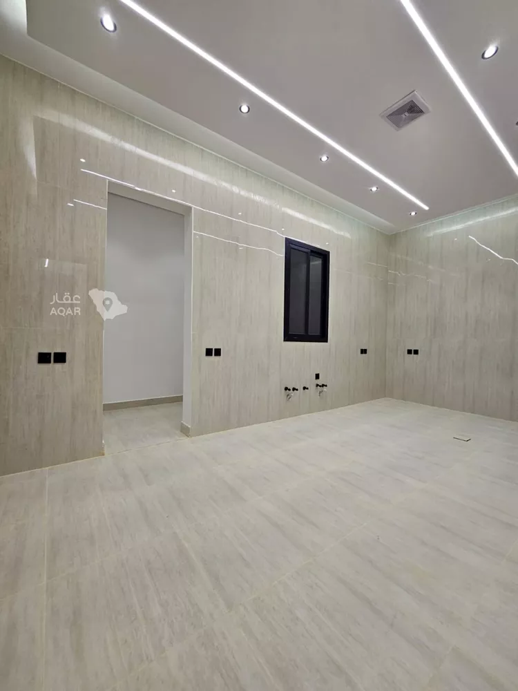 Floor for Sale in Riyadh Okaz 12