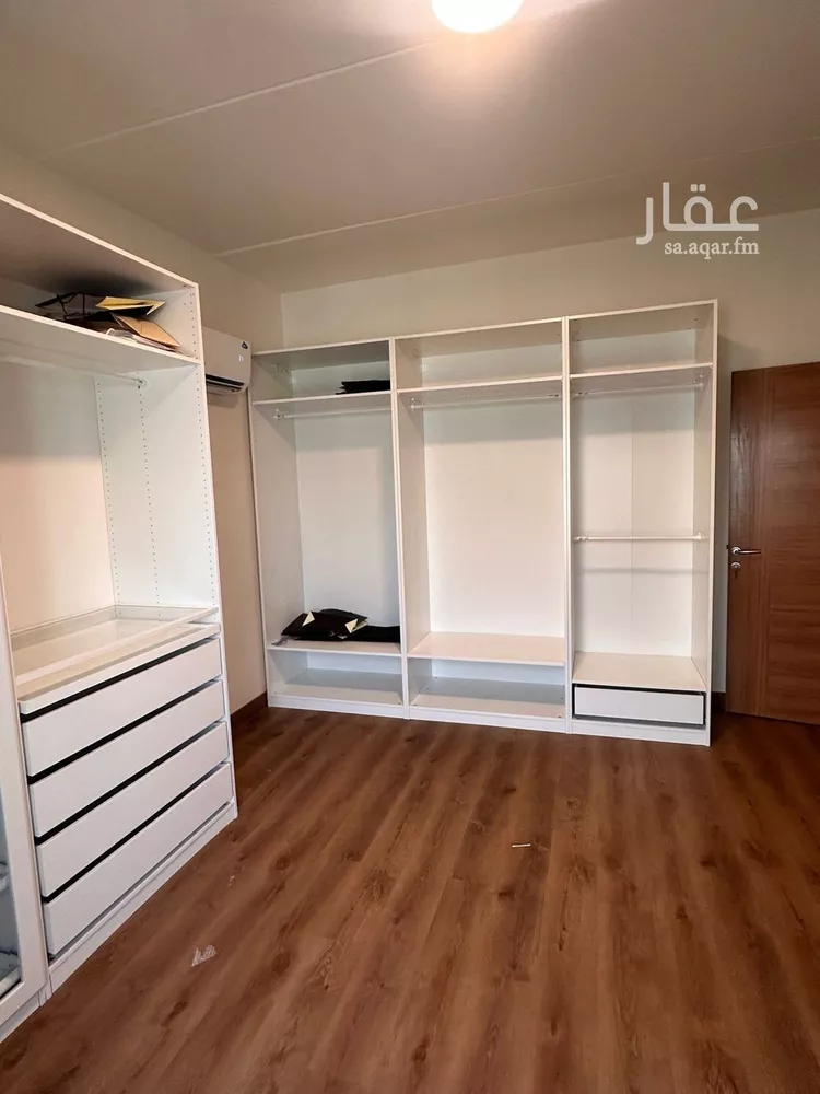 فيلا للبيع في شارع يحيى الوراق, حي مطار الملك خالد الدولي, مدينة الرياض, منطقة الرياض صورة 3