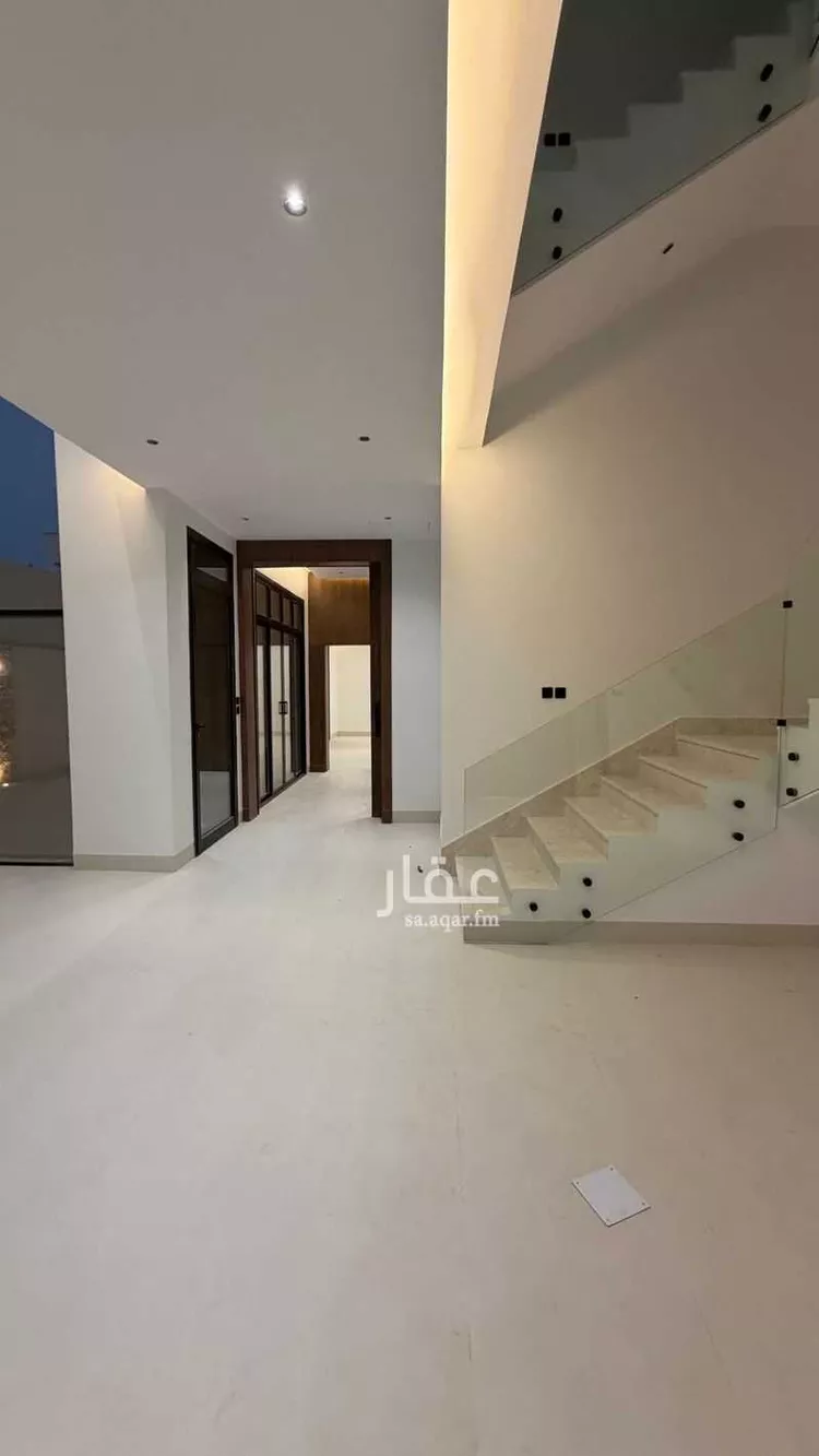 فيلا للبيع في شارع فؤاد محمد عمر توفيق, حي المهدية, مدينة الرياض, منطقة الرياض 11