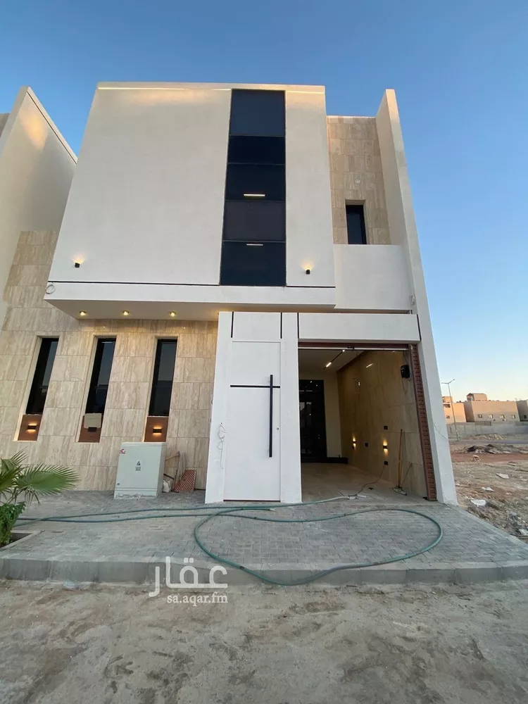فيلا للبيع في شارع عبداللطيف بن المبارك, حي المهدية, مدينة الرياض, منطقة الرياض صورة 2