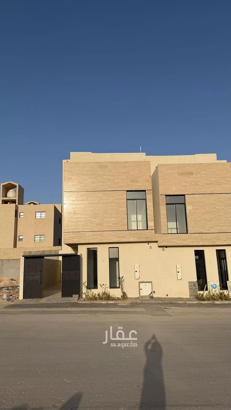 فيلا للبيع في شارع عبداللطيف بن المبارك, حي المهدية, مدينة الرياض, منطقة الرياض صورة 2
