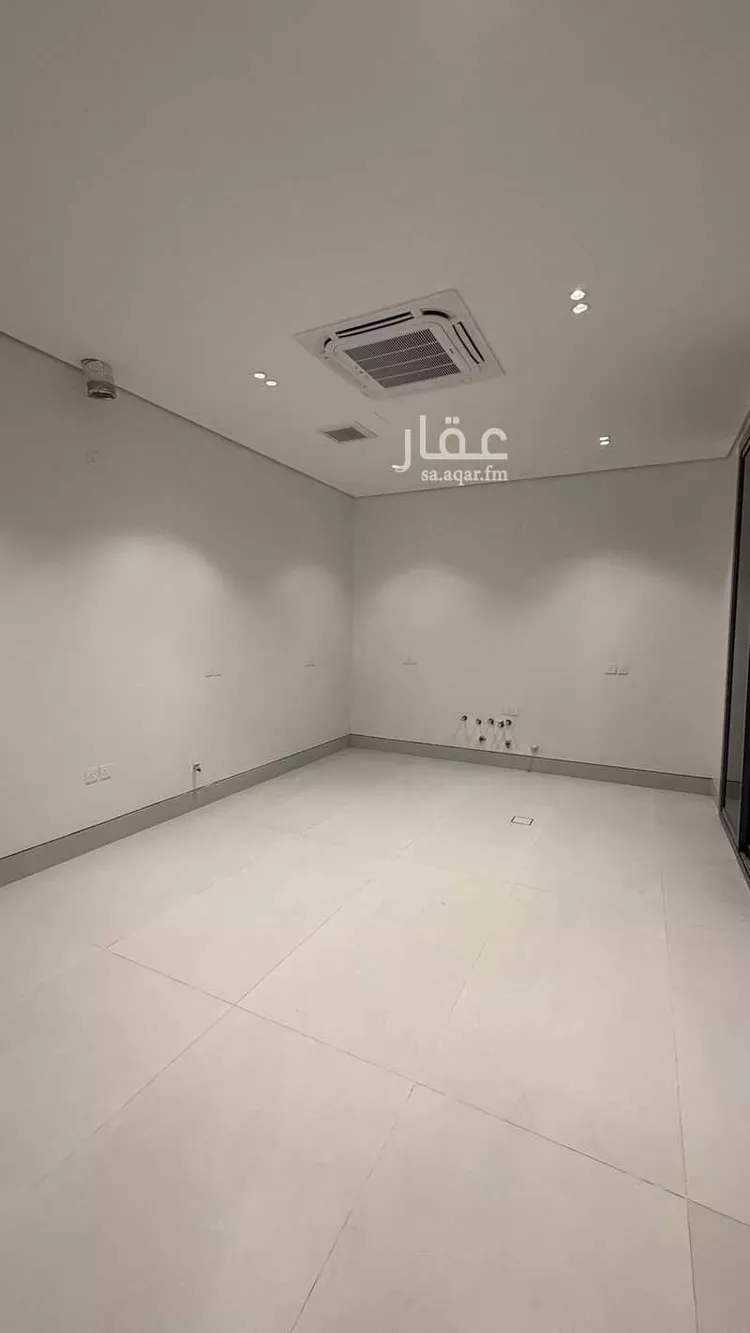 فيلا للبيع في شارع ابن صدقة الغرافي, حي المهدية, مدينة الرياض, منطقة الرياض 12