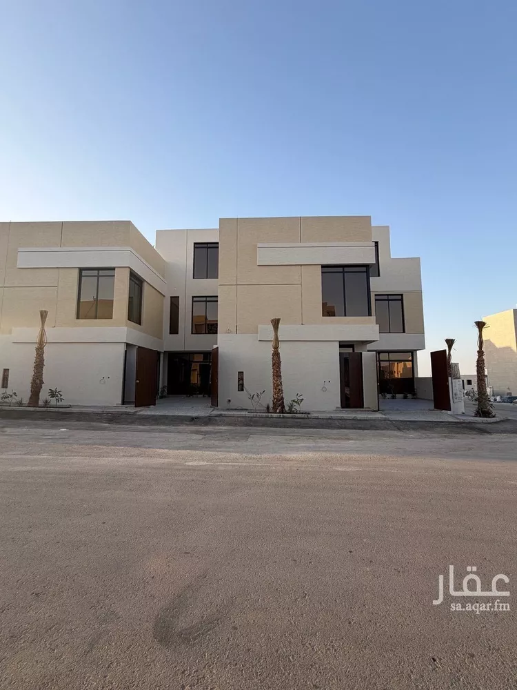 فيلا للبيع في شارع عبداللطيف بن المبارك, حي المهدية, مدينة الرياض, منطقة الرياض صورة 2