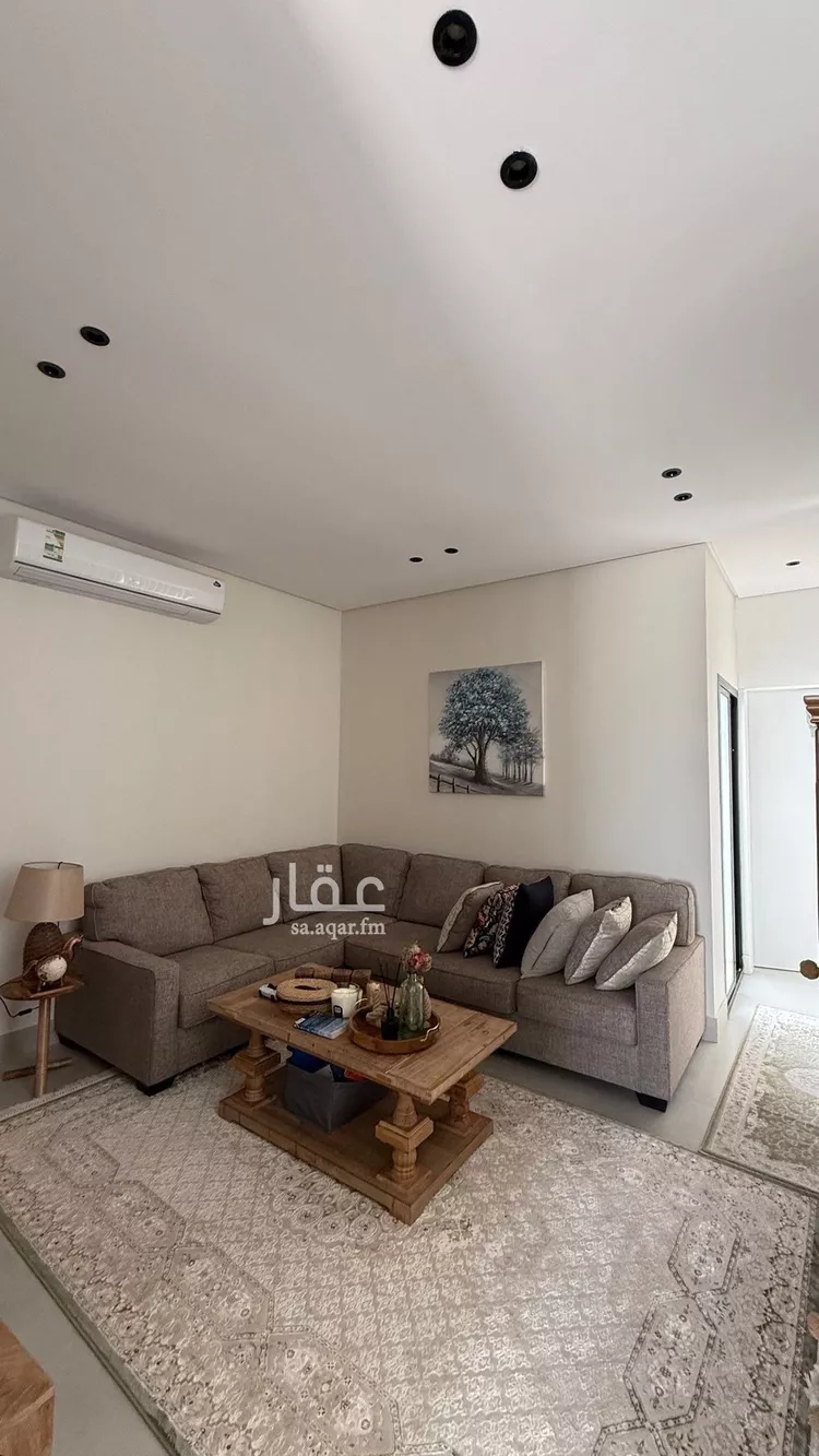 فيلا للبيع في شارع عبداللطيف بن المبارك, حي المهدية, مدينة الرياض, منطقة الرياض صورة 3