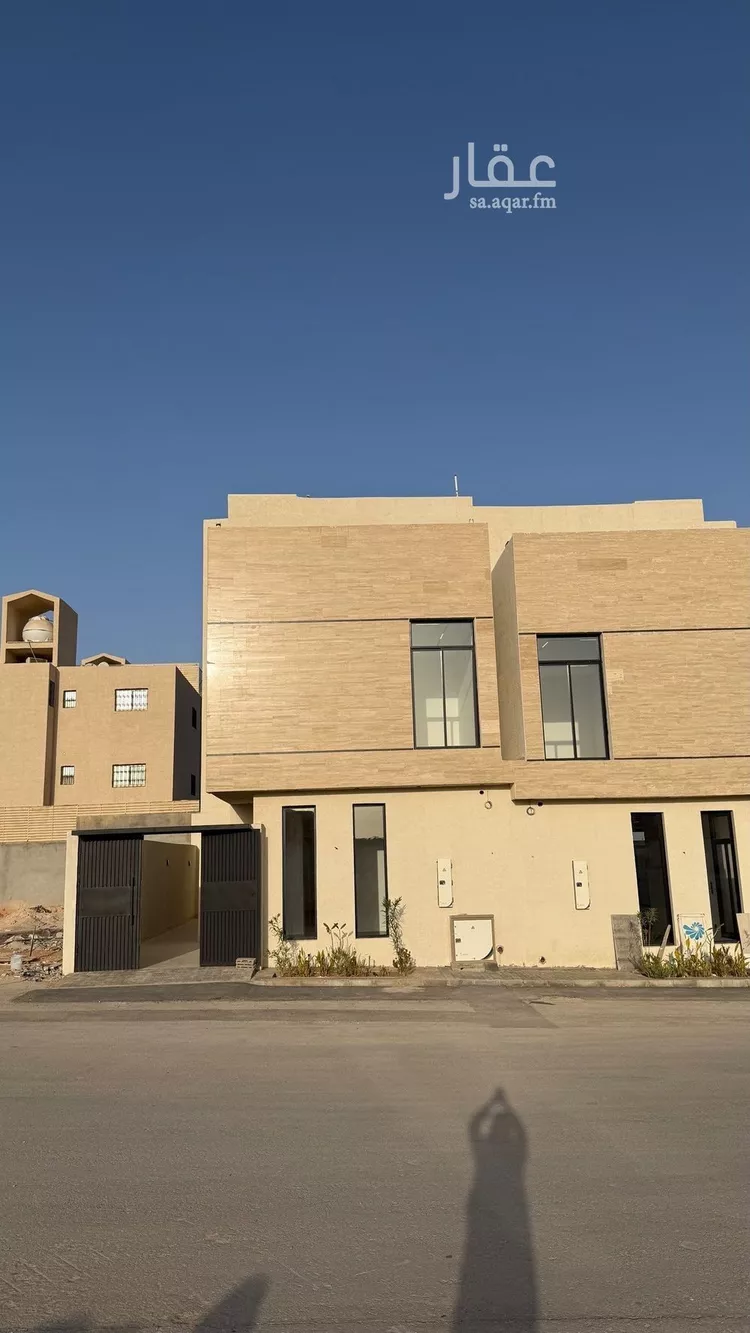 فيلا للبيع في شارع عبداللطيف بن المبارك, حي المهدية, مدينة الرياض, منطقة الرياض صورة 2
