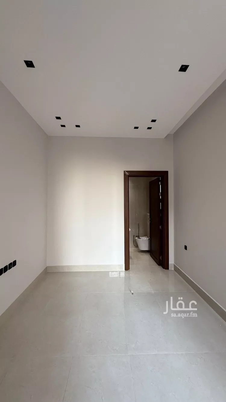 فيلا للبيع في شارع عبداللطيف بن المبارك, حي المهدية, مدينة الرياض, منطقة الرياض صورة 5