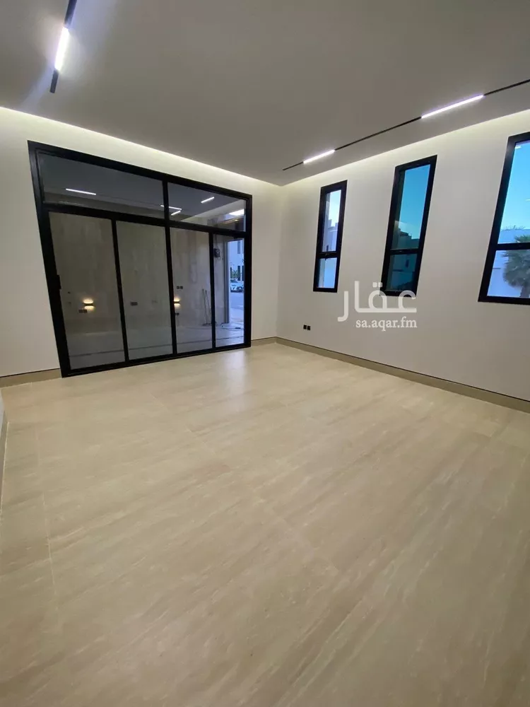 فيلا للبيع في شارع عبداللطيف بن المبارك, حي المهدية, مدينة الرياض, منطقة الرياض صورة 3