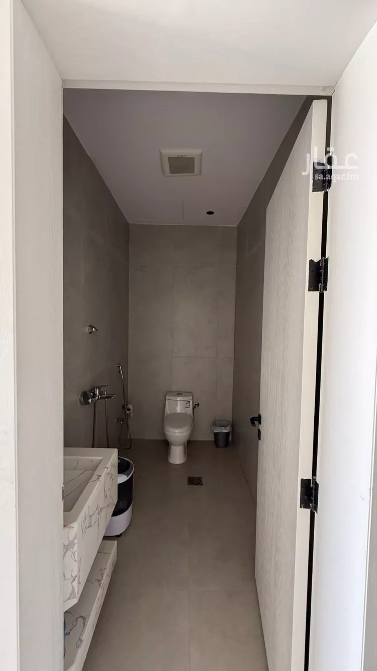 فيلا للبيع في شارع عبداللطيف بن المبارك, حي المهدية, مدينة الرياض, منطقة الرياض صورة 4