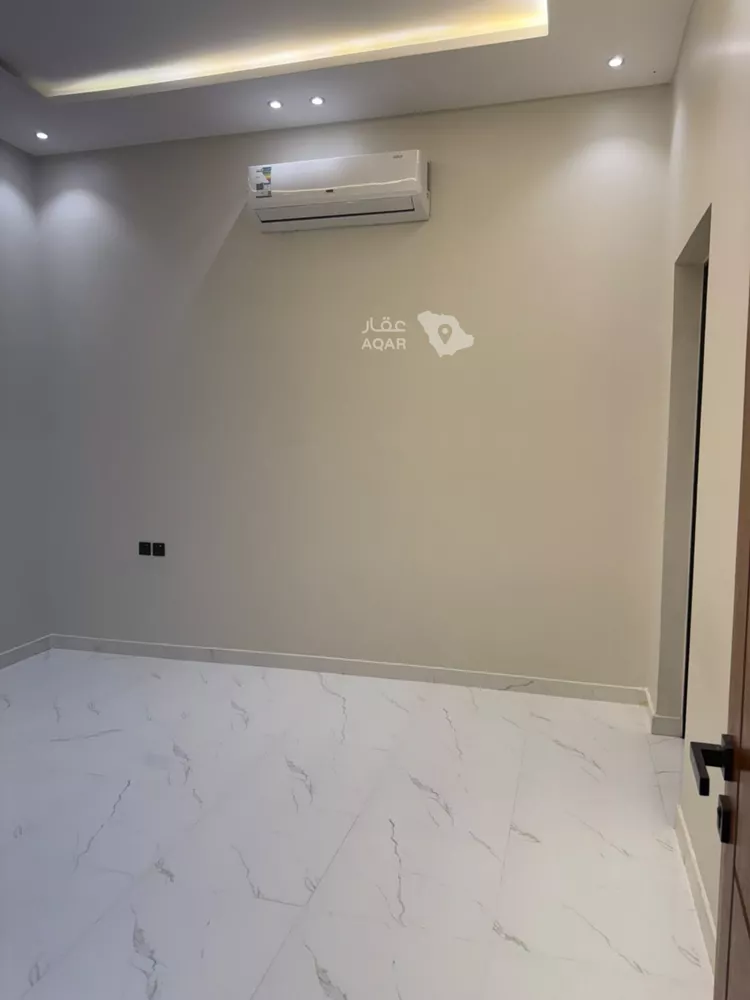 Floor for Rent in Riyadh Ar Rimal 15