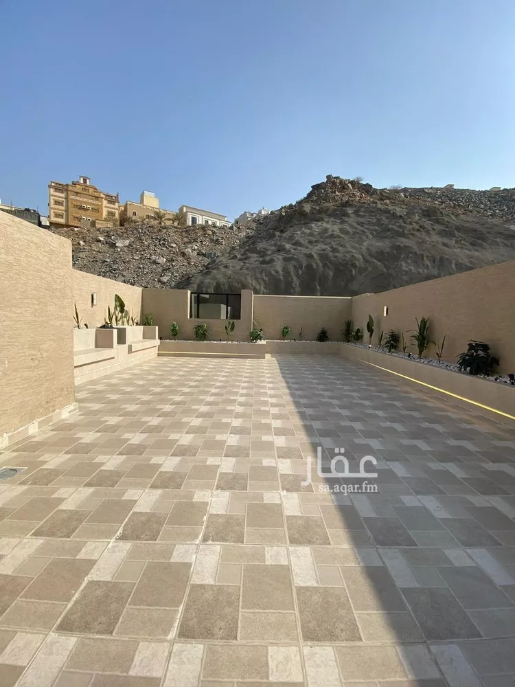 فيلا للبيع في شارع شارع البحرية, حي العوالي, مدينة مكة المكرمة, منطقة مكة المكرمة 16