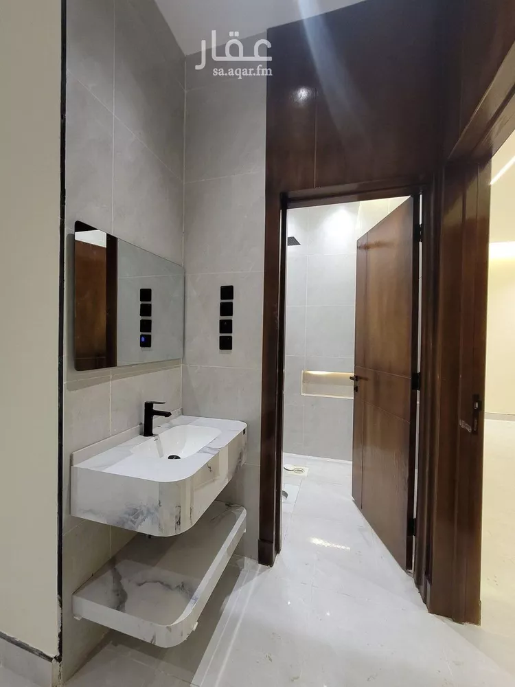 دور للبيع في شارع طريق خريص, حي الجنادرية, مدينة الرياض, منطقة الرياض 16