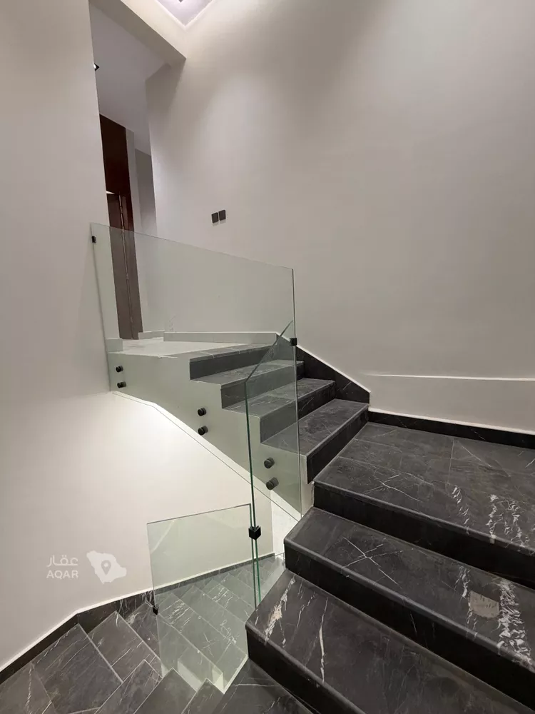 Villa for Sale in Riyadh Al Janadriyah 11