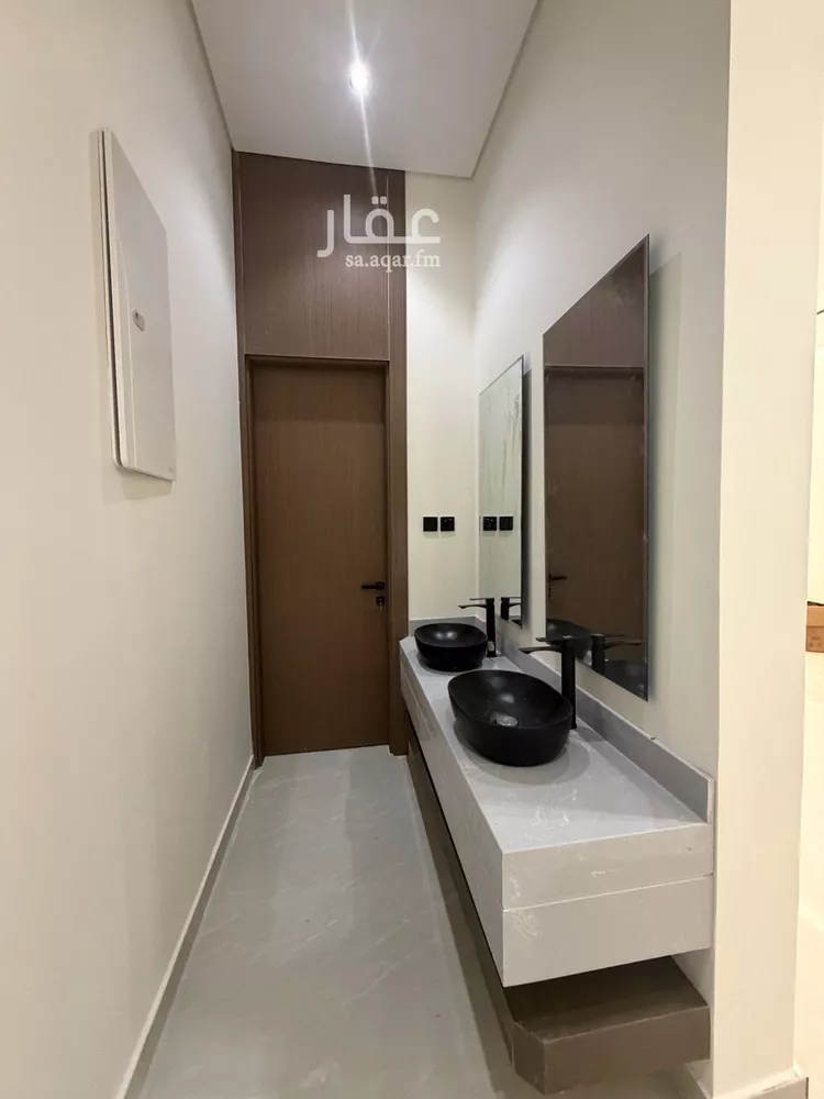Floor for Sale in Riyadh Al Janadriyah