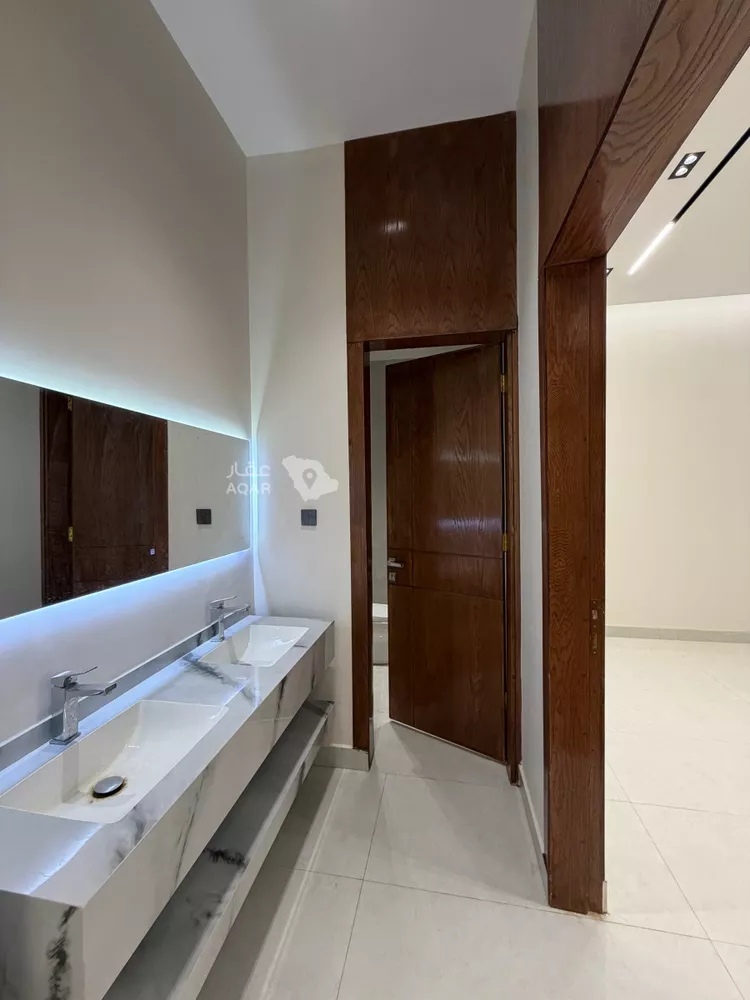 Villa for Sale in Riyadh Al Janadriyah 6