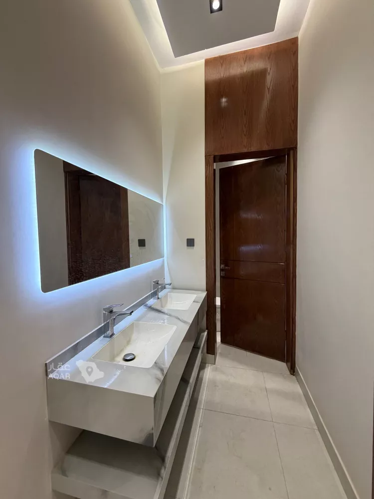 Villa for Sale in Riyadh Al Janadriyah 8