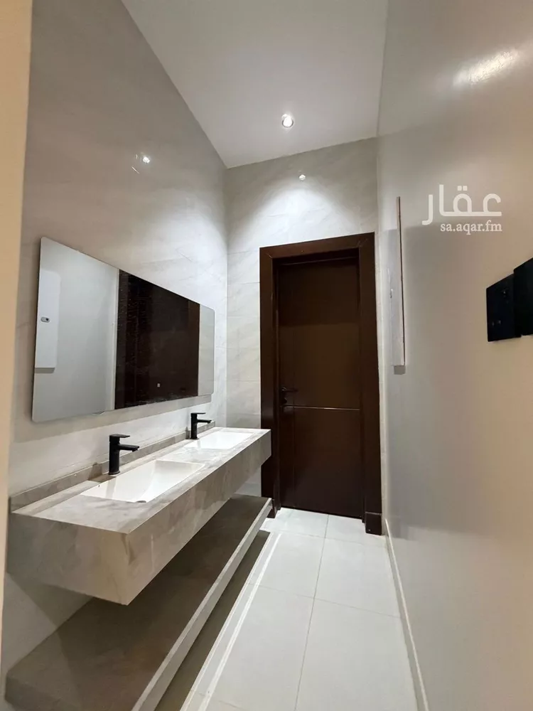 Floor for Sale in Riyadh Al Janadriyah 12